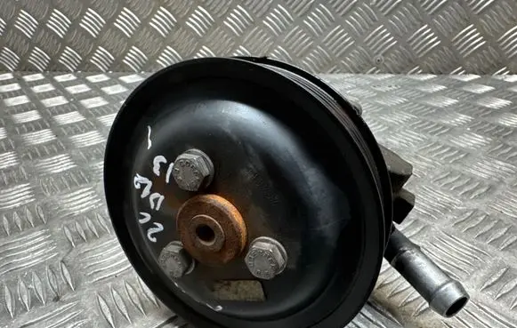 BMW X1 E84 Power steering pump 678883803