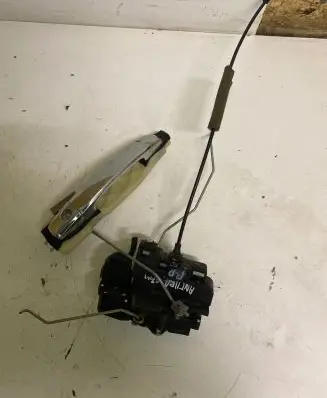 Opel Antara Front door lock