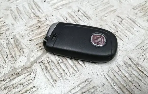 Fiat 500X Ignition key/card 