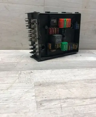 Volkswagen Golf V Fuse module 1K0937125A 017183071