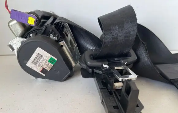 Audi Q7 4L Front seatbelt 4L1857706 225032008 606780100A