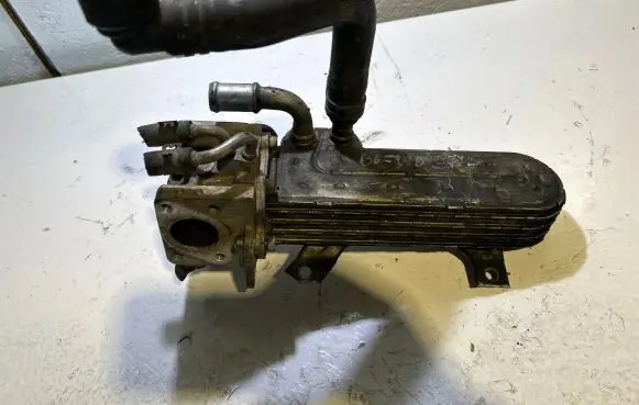 Skoda Octavia Mk2 (1Z) EGR valve cooler 038131513AD
