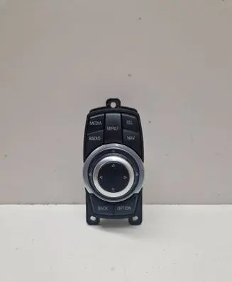 Head unit multimedia control
