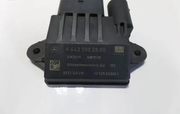 Mercedes-Benz CLS C219 Glow plug pre-heat relay A6429002800