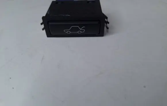 BMW 5 E39 Tailgate opening switch 030525 8365579 45970