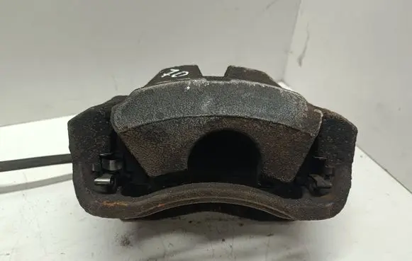 Toyota RAV 4 (XA40) Front brake caliper 