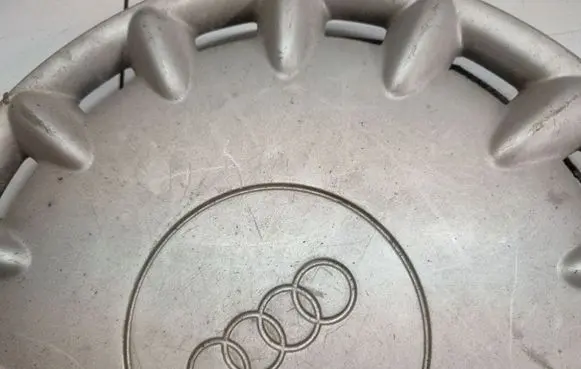 Audi A6 S6 C5 4B R15 wheel hub/cap/trim 8D0601147