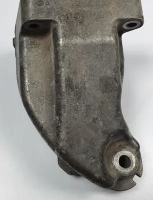 Engine mounting bracket