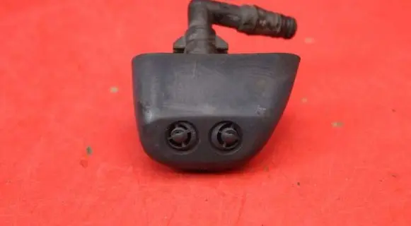 Windshield washer spray nozzle