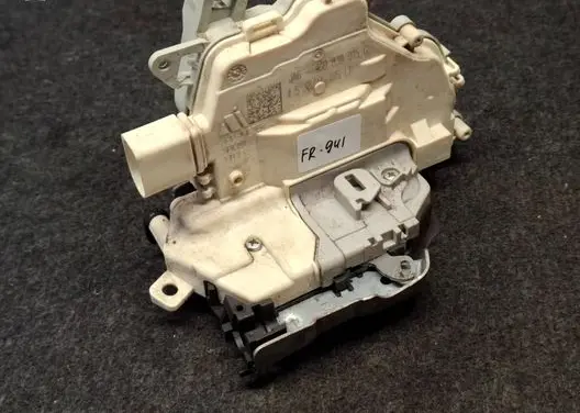Audi Q7 4M Rear door lock 4G0839015C