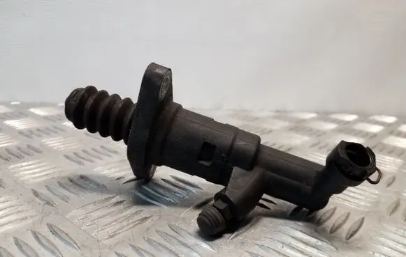 Clutch slave cylinder