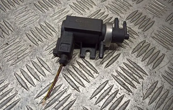 Skoda Octavia Mk1 (1U) Valve vacuum V10-63-0144