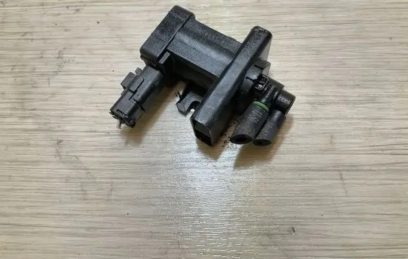 Citroen C4 I Picasso Turbo solenoid valve 9660693180