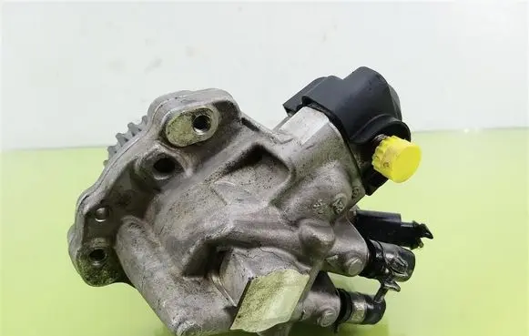 Seat Ibiza IV (6J,6P) Fuel injection high pressure pump 03P130755