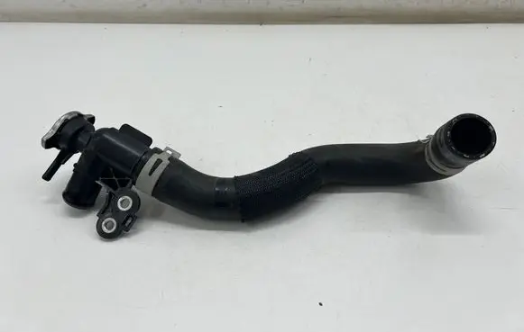 Toyota Yaris XP210 Engine coolant pipe/hose 