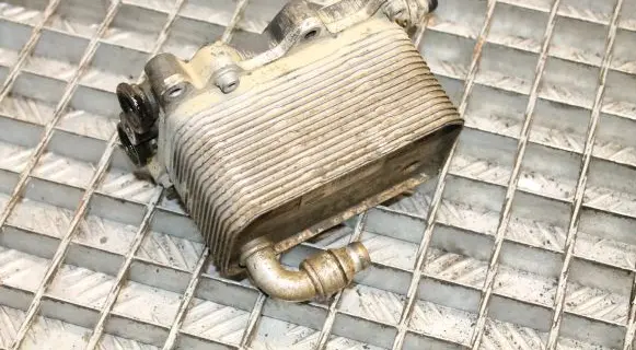 Land Rover Range Rover L322 Engine oil radiator UBC760011