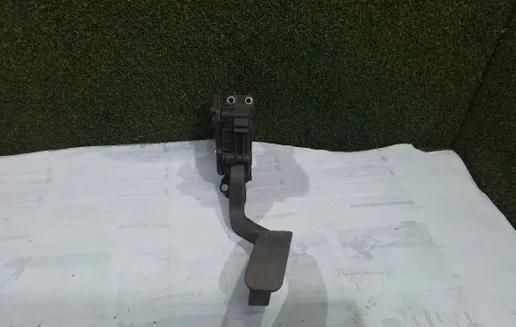 Renault Master III Accelerator throttle pedal 8200672371