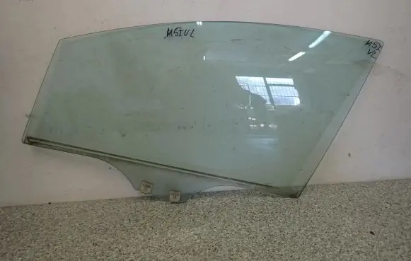 Mazda 5 Sliding door window/glass 