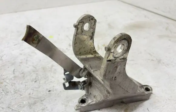 Peugeot 407 Gearbox mounting bracket 9653919280