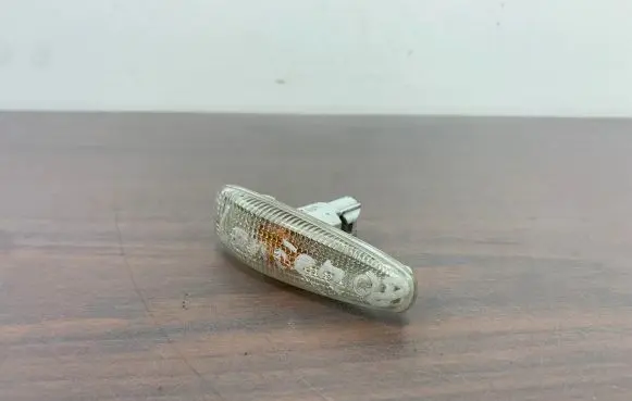 Mitsubishi Lancer X Front fender indicator light