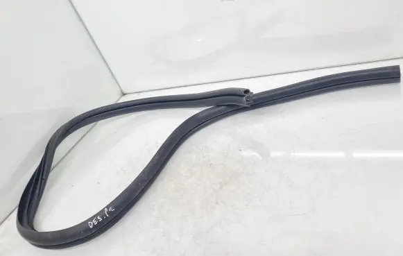 Opel Tigra B Front door rubber seal 