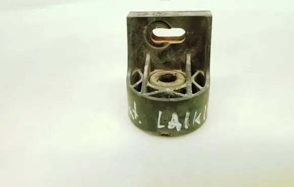 Radiator mount bracket