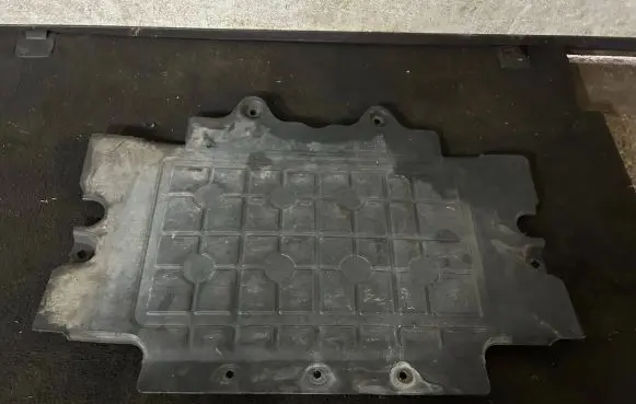 Maserati Levante Engine splash shield/under tray 670032848