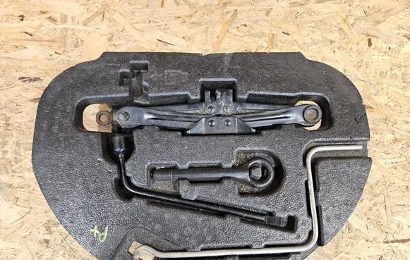 Toyota Prius+ (ZVW40) Lift Jack 6477747080