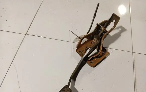 Toyota Corolla Verso AR10 Brake pedal 