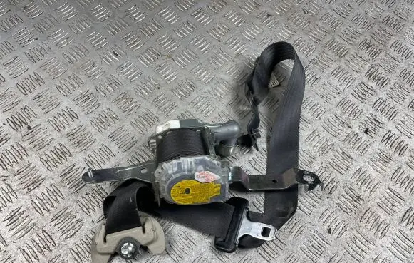 Subaru Legacy Front seatbelt