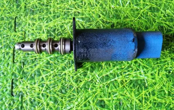 BMW M5 Camshaft vanos timing valve 7841072 22100