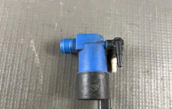 Renault Captur Windscreen/windshield washer pump 9641553880