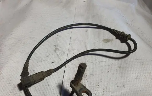 Mercedes-Benz E W211 ABS brake wheel speed sensor A2115402317