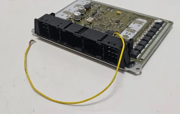 BMW 6 E63 E64 Engine control unit/module ECU 1038312406