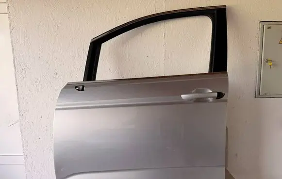 Volkswagen Touran III Front door 