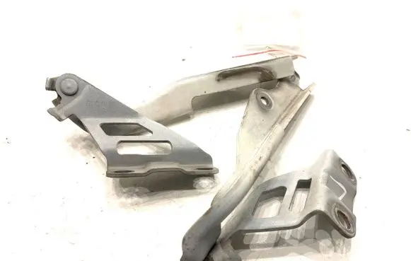Mazda 3 II Engine bonnet/hood hinges