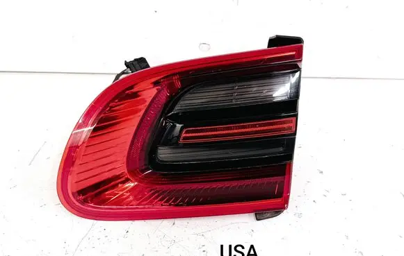 Tailgate rear/tail lights