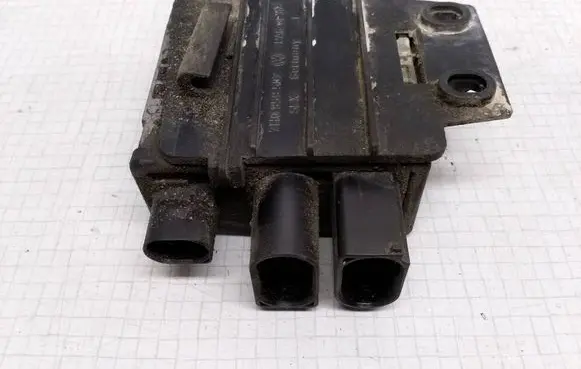 Volkswagen Transporter - Caravelle T5 Coolant fan relay 7H0959507
