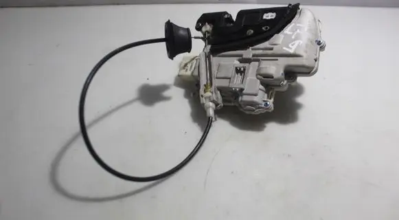 Seat Exeo (3R) Front door lock