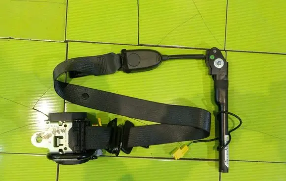 Chevrolet Cruze Front seatbelt 13297089 11AB19