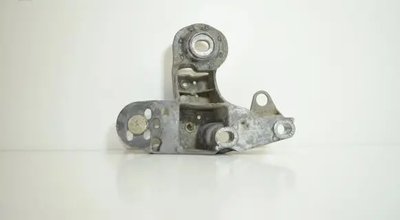 Audi A4 S4 B6 8E 8H Engine mounting bracket 8E0199351