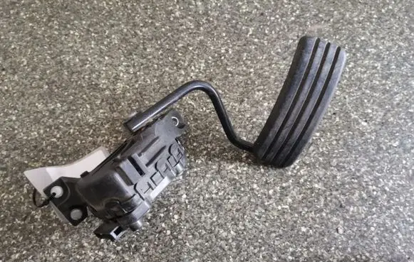 Renault Espace - Grand espace IV Accelerator throttle pedal 8200007512