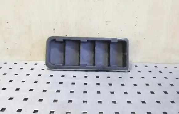 Quarter panel pressure vent