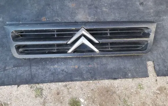 Citroen Jumper Front bumper upper radiator grill 1304699070