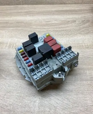 Alfa Romeo 159 Fuse module 50508214
