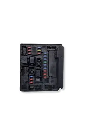 Nissan Qashqai Fuse module 284B7JD000 519228043 3280095925