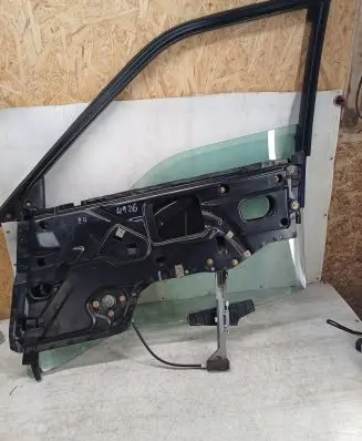 Audi 80 90 S2 B4 Front door window/glass frame 