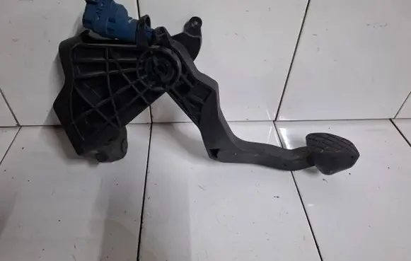 Skoda Roomster (5J) Clutch pedal 6R1721059AA 91930X