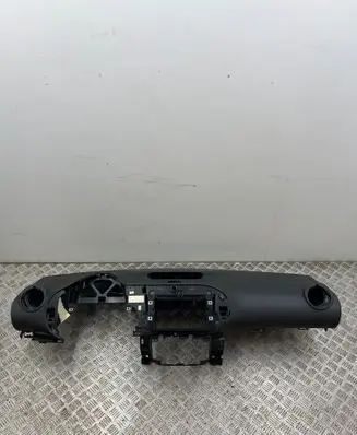Renault Twingo III Dashboard 681004210R 00150061