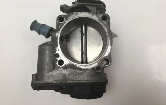 Volkswagen PASSAT B5 Throttle valve 078133063AN